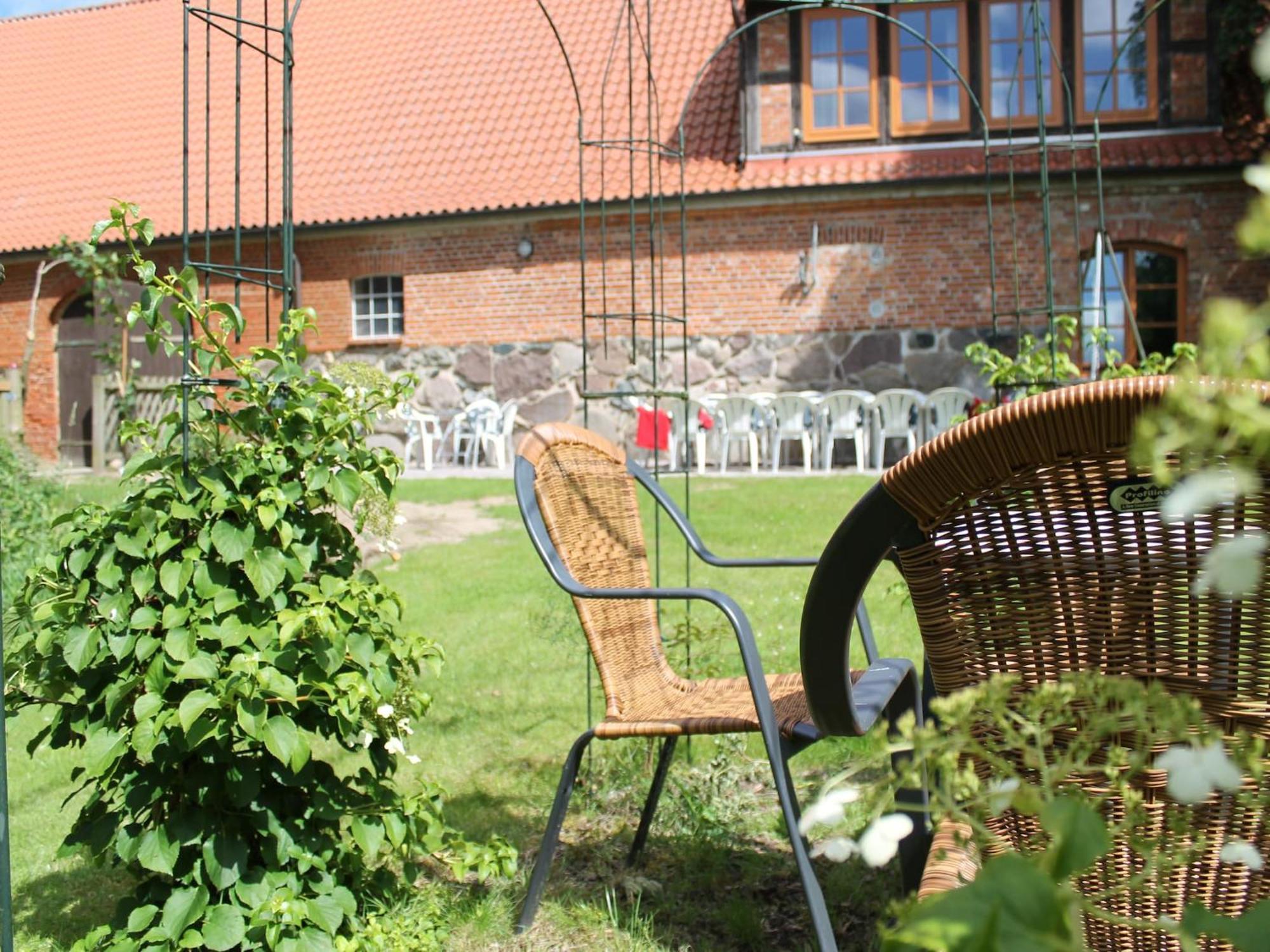 Mansion In Gressow With Terrace Garden Bbq Pond Bicycles Villa Exterior foto